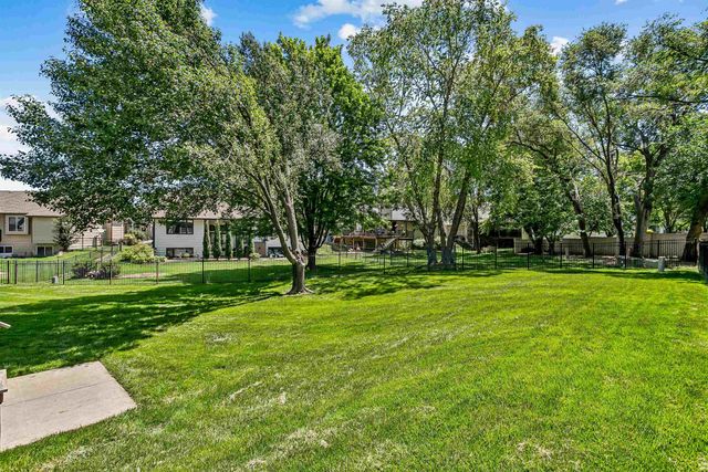 3106 N Lakecrest Circle, Wichita, KS 67205