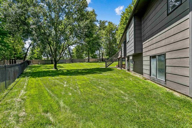 3106 N Lakecrest Circle, Wichita, KS 67205