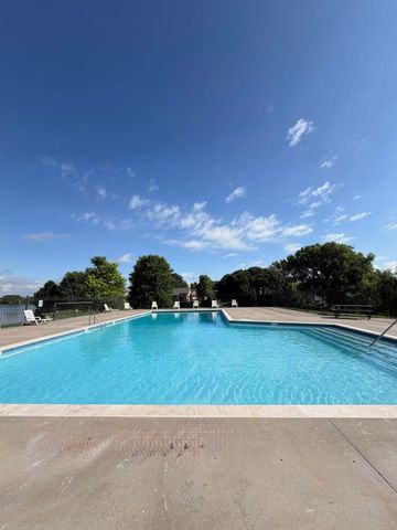 3106 N Lakecrest Circle, Wichita, KS 67205