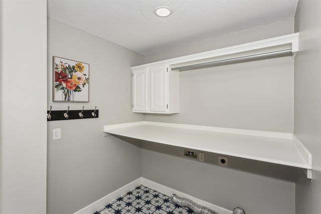 3106 N Lakecrest Circle, Wichita, KS 67205