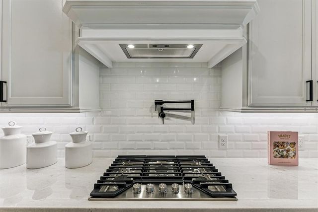 15700 Flora Avenue, Edmond, OK 73013