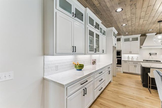 15700 Flora Avenue, Edmond, OK 73013