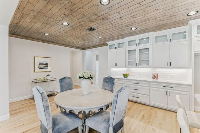 15700 Flora Avenue, Edmond, OK 73013