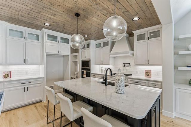 15700 Flora Avenue, Edmond, OK 73013