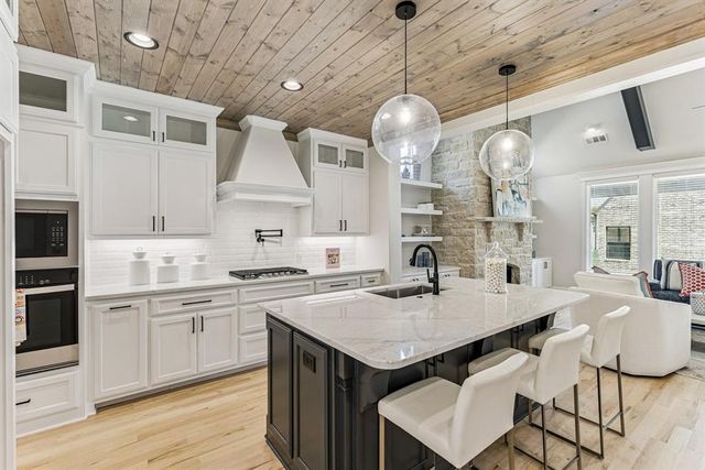 15700 Flora Avenue, Edmond, OK 73013