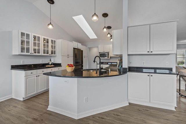 28679 Driftwood COURT, Waterford, WI 53185