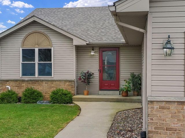28679 Driftwood COURT, Waterford, WI 53185
