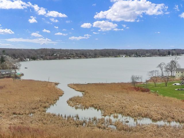 28679 Driftwood COURT, Waterford, WI 53185