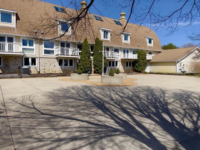 28679 Driftwood COURT, Waterford, WI 53185