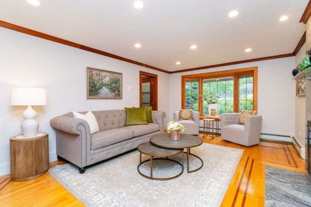 4 Pheasant Hill Rd, Hopkinton, MA 01748