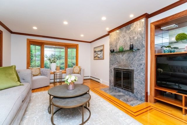 4 Pheasant Hill Rd, Hopkinton, MA 01748