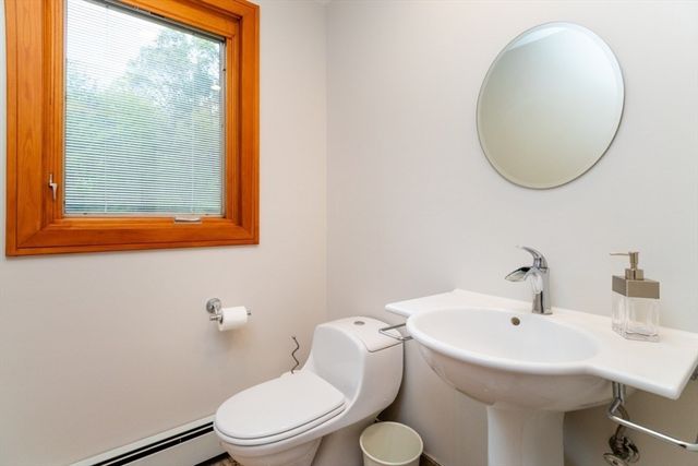 4 Pheasant Hill Rd, Hopkinton, MA 01748
