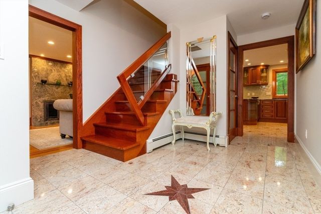4 Pheasant Hill Rd, Hopkinton, MA 01748