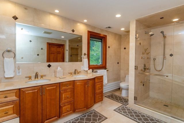 4 Pheasant Hill Rd, Hopkinton, MA 01748