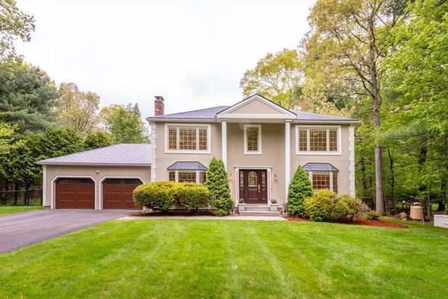 4 Pheasant Hill Rd, Hopkinton, MA 01748