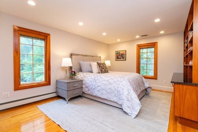 4 Pheasant Hill Rd, Hopkinton, MA 01748