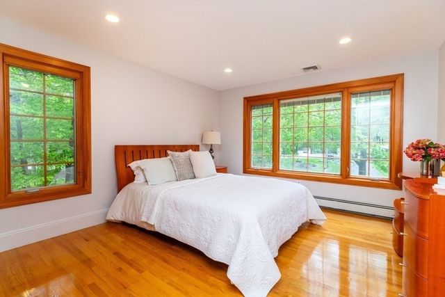 4 Pheasant Hill Rd, Hopkinton, MA 01748