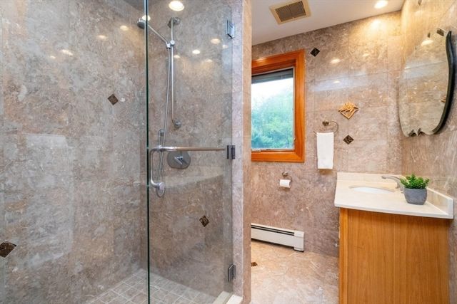 4 Pheasant Hill Rd, Hopkinton, MA 01748