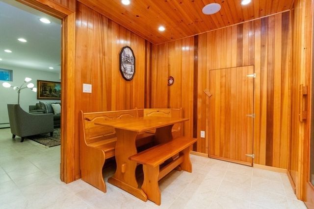 4 Pheasant Hill Rd, Hopkinton, MA 01748