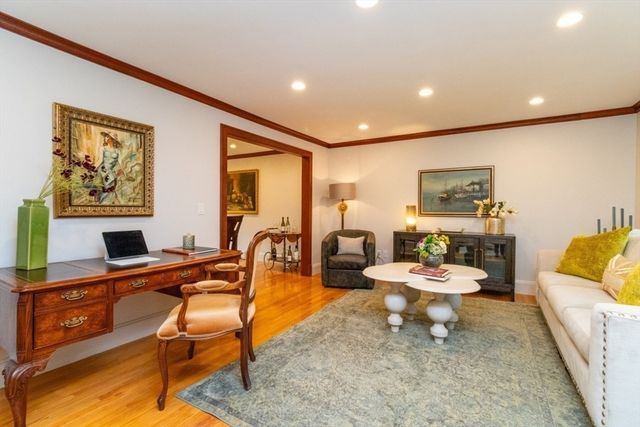 4 Pheasant Hill Rd, Hopkinton, MA 01748