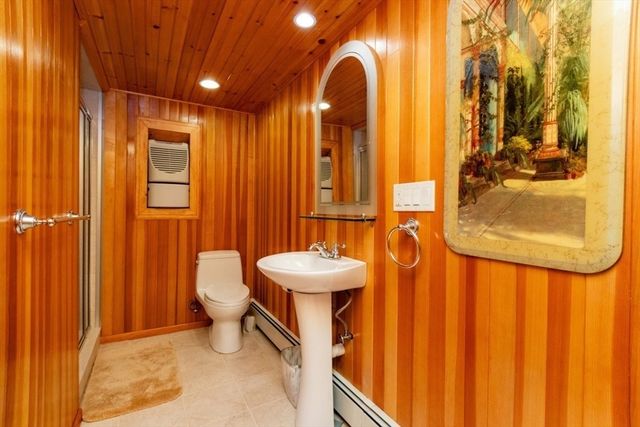 4 Pheasant Hill Rd, Hopkinton, MA 01748