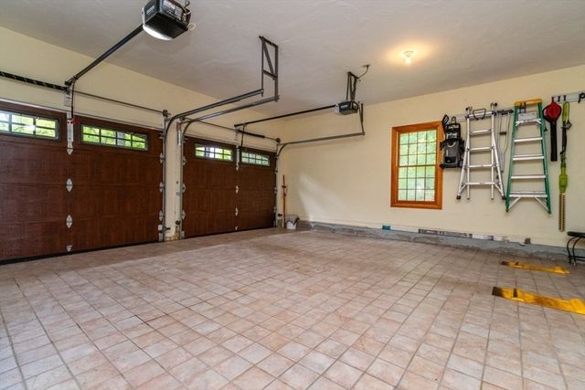 4 Pheasant Hill Rd, Hopkinton, MA 01748