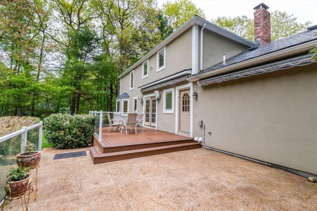 4 Pheasant Hill Rd, Hopkinton, MA 01748