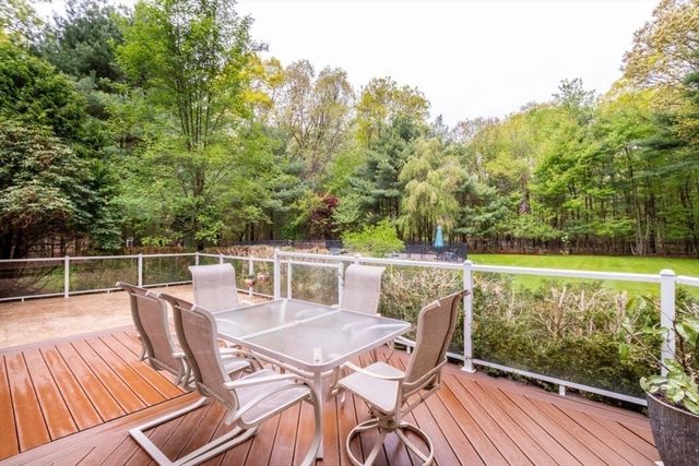 4 Pheasant Hill Rd, Hopkinton, MA 01748
