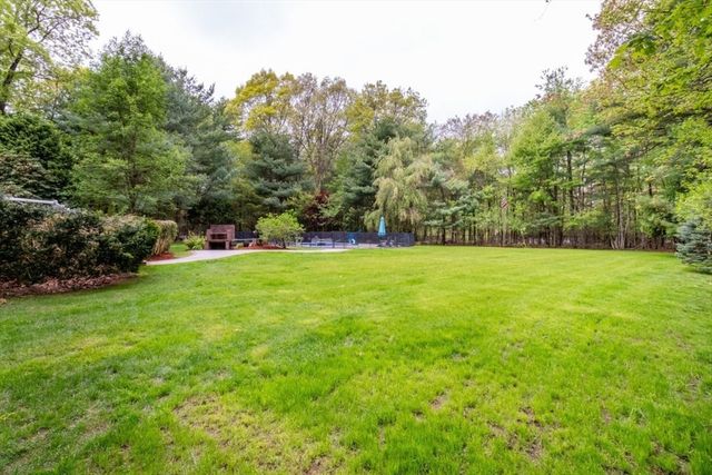 4 Pheasant Hill Rd, Hopkinton, MA 01748