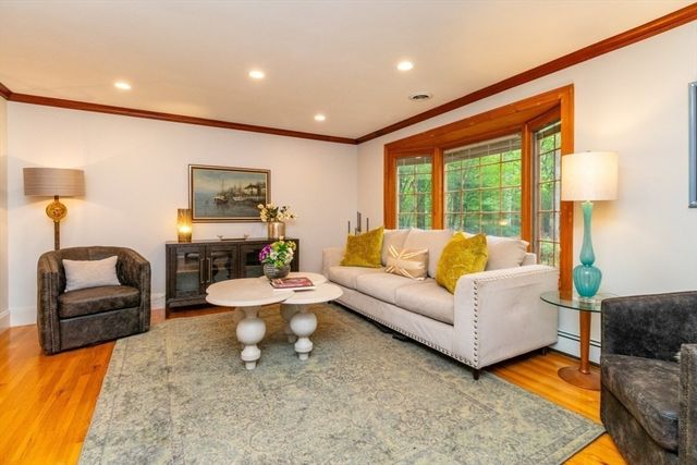 4 Pheasant Hill Rd, Hopkinton, MA 01748