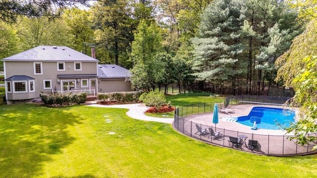 4 Pheasant Hill Rd, Hopkinton, MA 01748