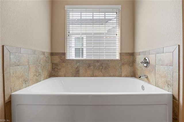 303 Goldenstar LN, Portsmouth, VA 23701