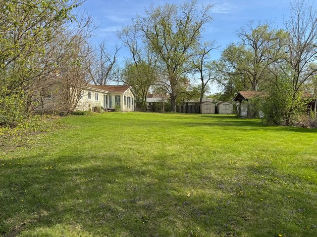 301 Forest View Avenue, Elk Grove Village, IL 60007