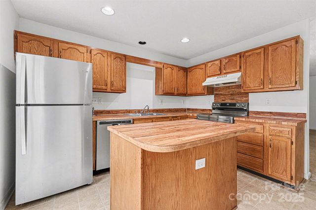 5672 Prescott Court, Charlotte, NC 28269