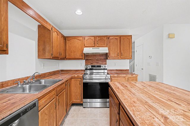 5672 Prescott Court, Charlotte, NC 28269