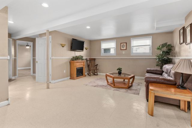 7511 Idaho Avenue, Hammond, IN 46323