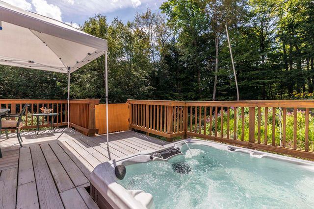 70 Hunter Lane, Jamaica, VT 05343