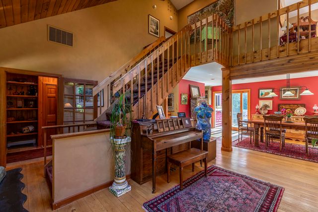 70 Hunter Lane, Jamaica, VT 05343