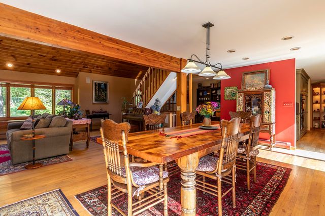 70 Hunter Lane, Jamaica, VT 05343