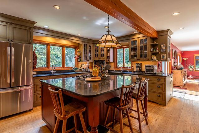 70 Hunter Lane, Jamaica, VT 05343