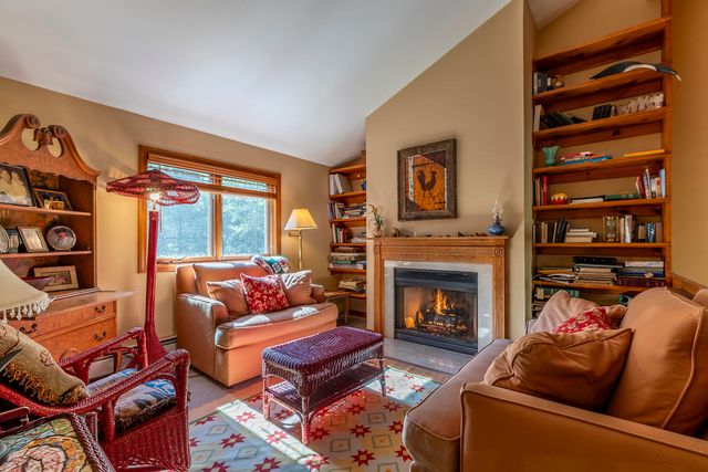 70 Hunter Lane, Jamaica, VT 05343