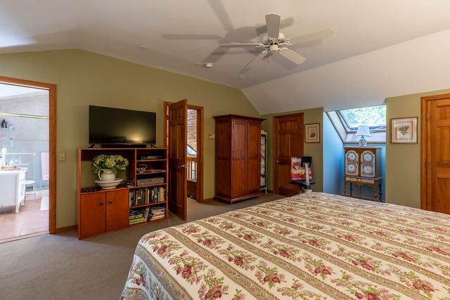 70 Hunter Lane, Jamaica, VT 05343