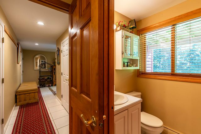 70 Hunter Lane, Jamaica, VT 05343