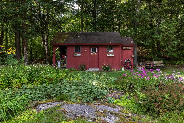 70 Hunter Lane, Jamaica, VT 05343