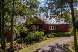 70 Hunter Lane, Jamaica, VT 05343
