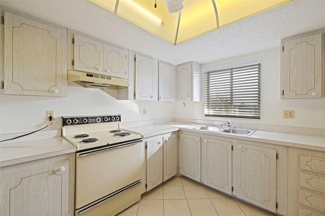 3408 LAKE BAYSHORE DRIVE P-317, Bradenton, FL 34205