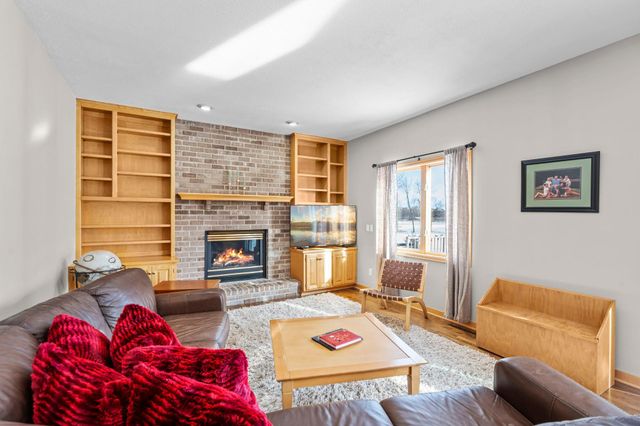 447 Theis Drive, Shakopee, MN 55379