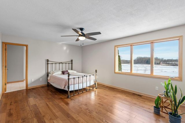 447 Theis Drive, Shakopee, MN 55379