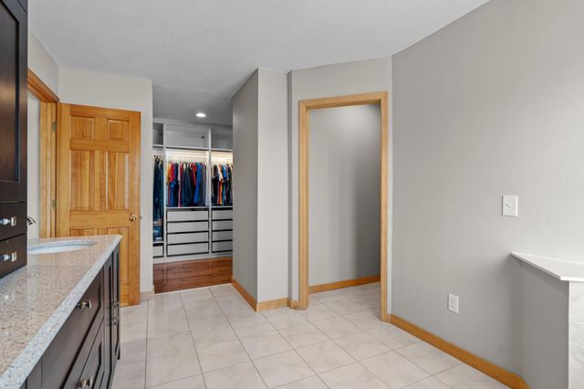 447 Theis Drive, Shakopee, MN 55379