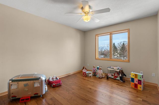 447 Theis Drive, Shakopee, MN 55379